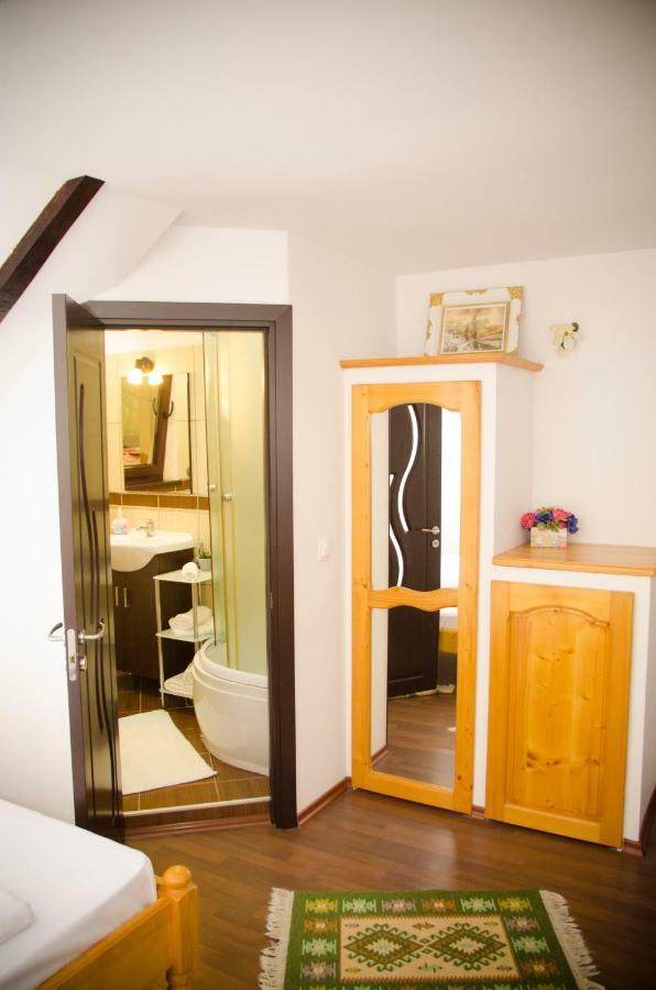 Villa Casa Csiki à Rîşnov Extérieur photo